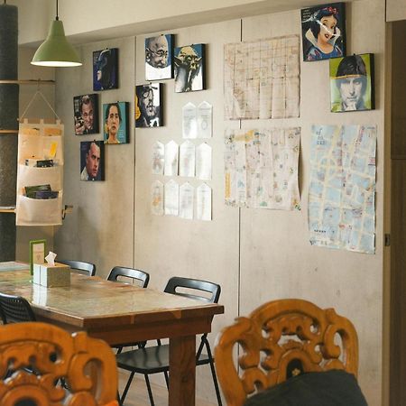 Loft18 Hostel Тайнан Екстериор снимка