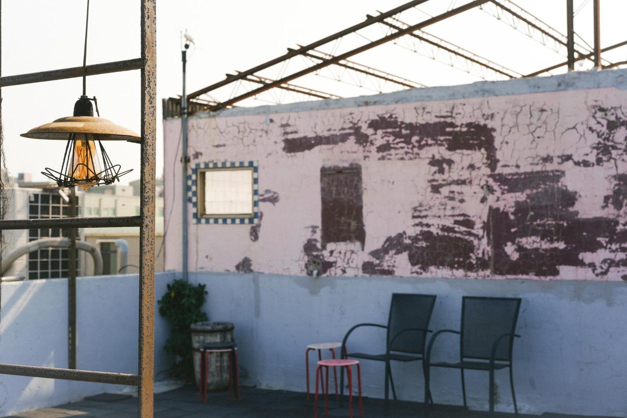 Loft18 Hostel Тайнан Екстериор снимка