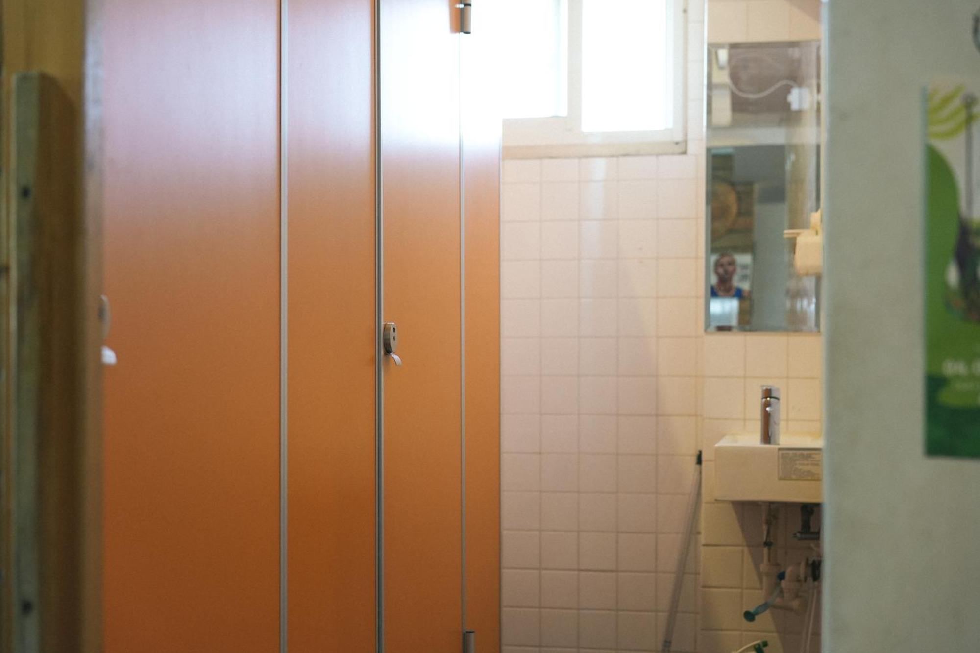 Loft18 Hostel Тайнан Екстериор снимка