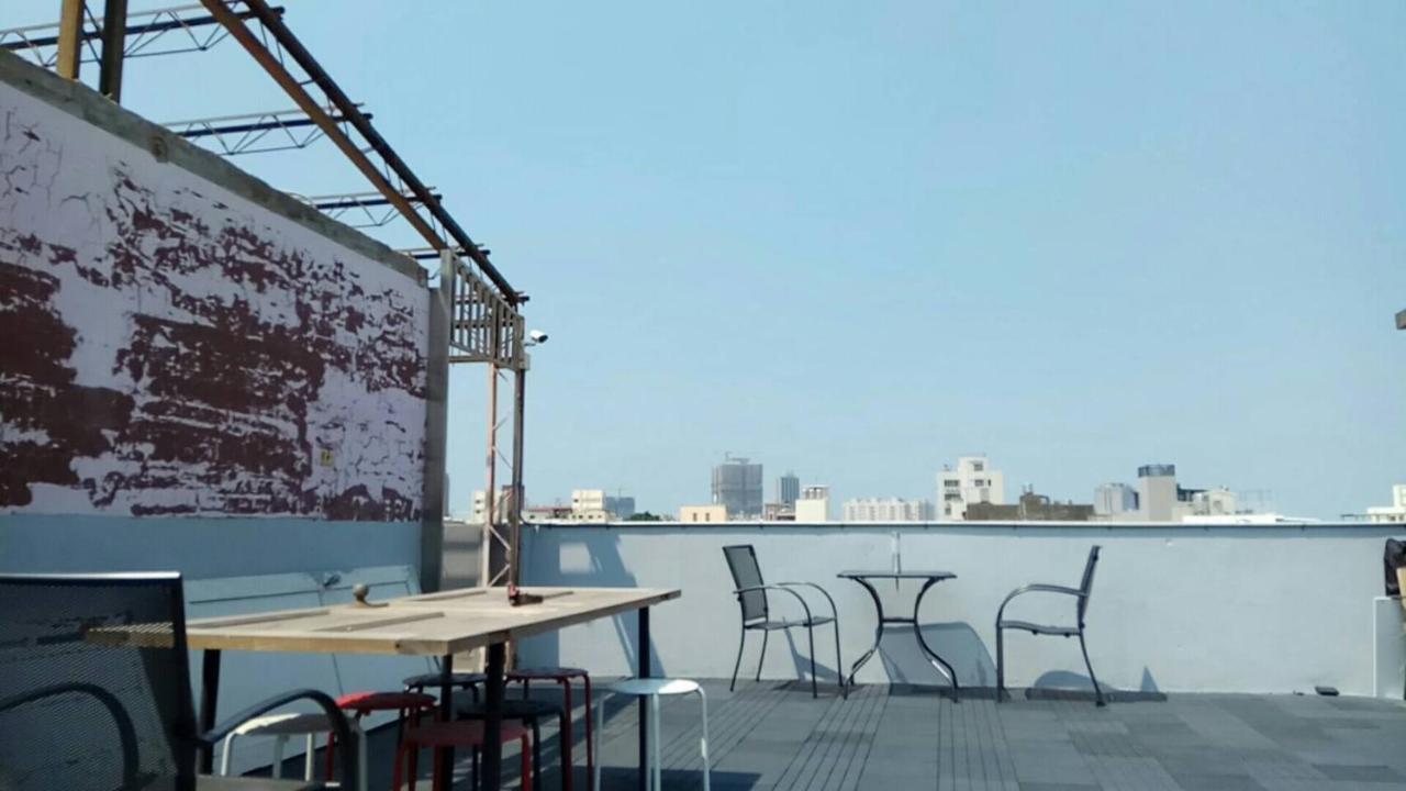 Loft18 Hostel Тайнан Екстериор снимка